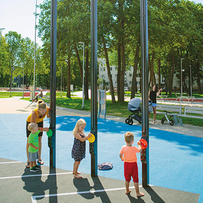 Piros interaktív árboc J3451-R® játszóterek Érzékelést fejlesztő és oktató jellegű játszótéri eszközök interaktív játék kép fénykép