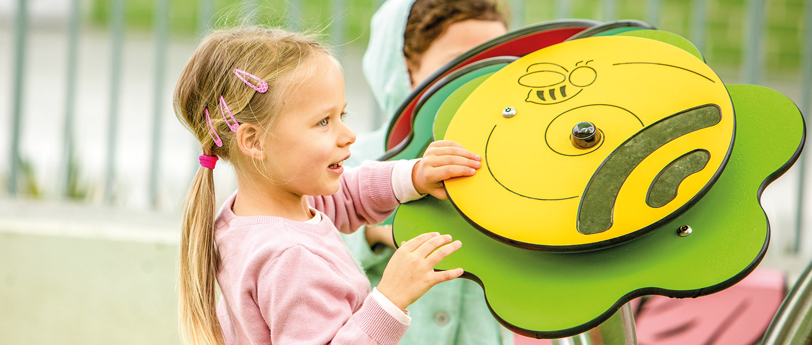 Érzékelést fejlesztő és oktató jellegű játszótéri eszközök